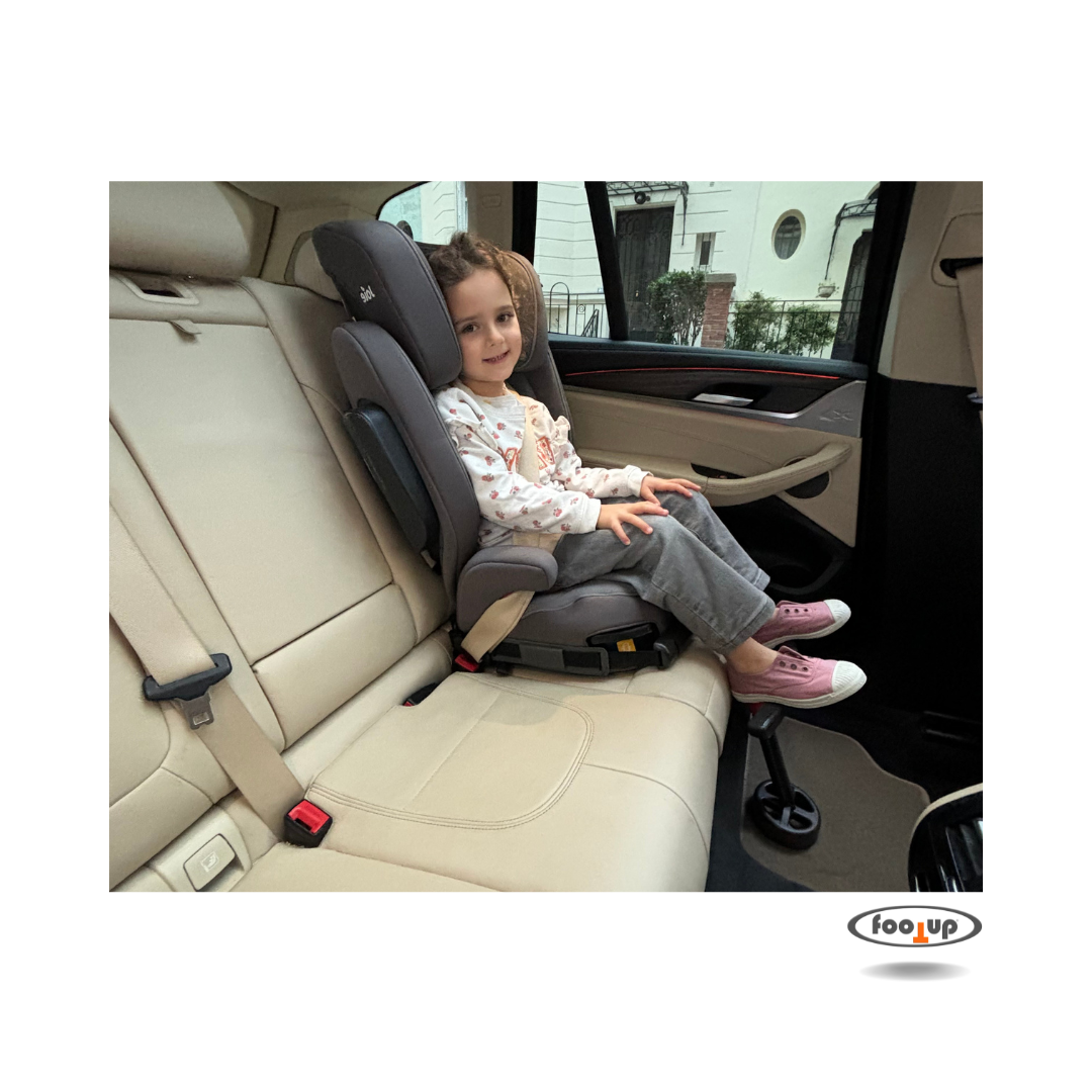 fille avec les pieds posés sur Footup